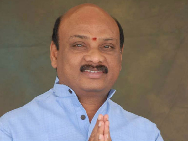 గంటన్నర వేచి చూసినా..