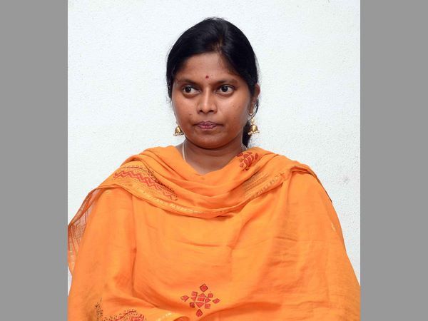 ఎస్ఐ ప్రభాకర్ రెడ్డి ఎందుకు జోక్యం చేసుకొన్నాడు