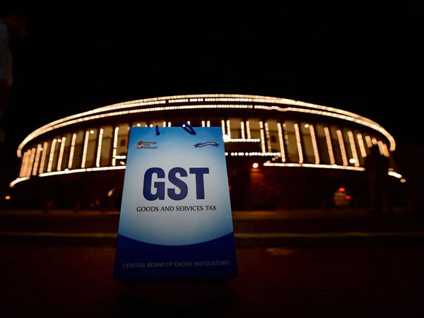 మాల్స్ కిక్కిరిసి: