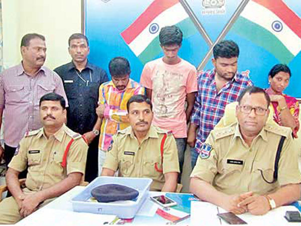 నిందితుల అరెస్ట్
