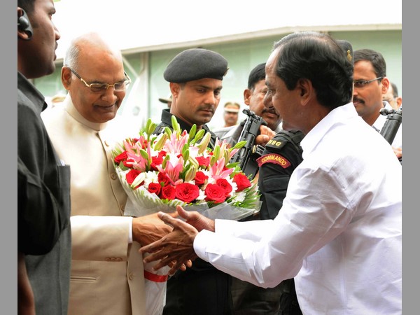 కేసీఆర్ సాదర స్వాగతం