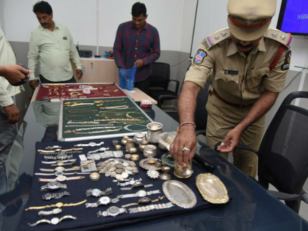 మరో ముగ్గురినిపిలిపించుకున్నారు...