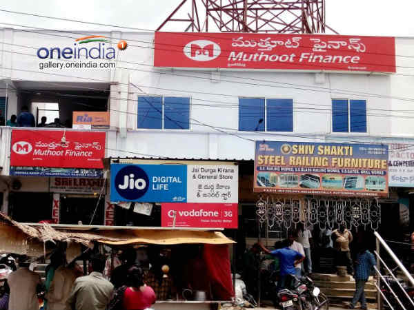 ఆ ఇద్దరు ఎవరు?