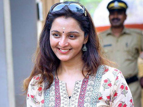 జైల్లో పల్సర్ సునీ చేతిలో మొబైల్ !