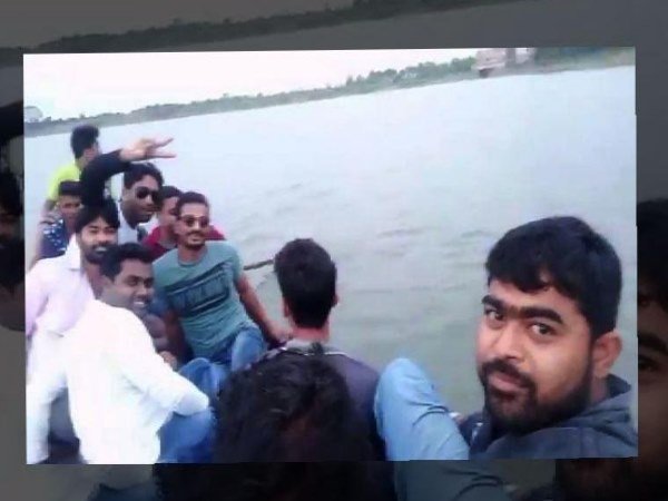 కొద్దిసేపటికే పడవ మునక