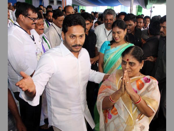 దొంగే దొంగ అన్నట్లు.. దొంగే దొంగ అన్నట్లు..