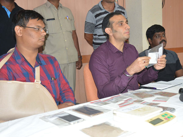 కెల్విన్ వలలో ఎందరో.. కెల్విన్ వలలో ఎందరో..