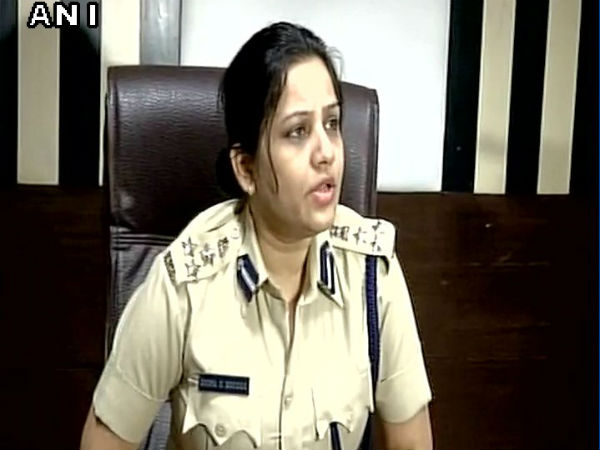 ఆమె అలా చెయ్యాలా ?