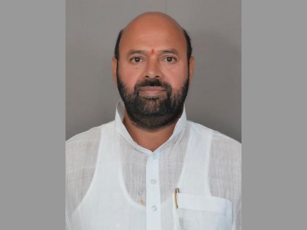 మెదక్ జిల్లాలో కలెక్టరేట్‌పై ఒత్తిళ్లు