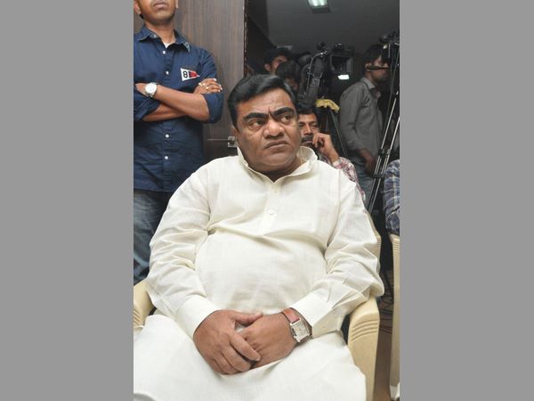 ఒకచోట సీసీ రోడ్డు మంజూరు.. మరోచోట నిర్మాణం