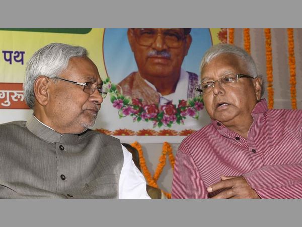 రాజీకి కాంగ్రెస్ పార్టీ చీఫ్ సోనియా యత్నం రాజీకి కాంగ్రెస్ పార్టీ చీఫ్ సోనియా యత్నం