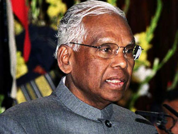 తొలిసారిగా కులం కార్డు...