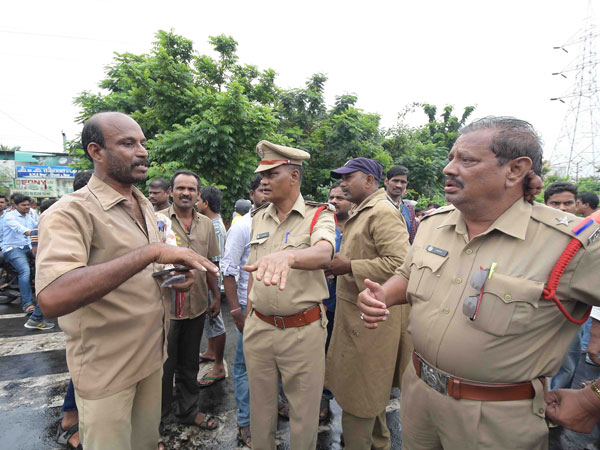 కండక్టర్ చేతికి గాయం...