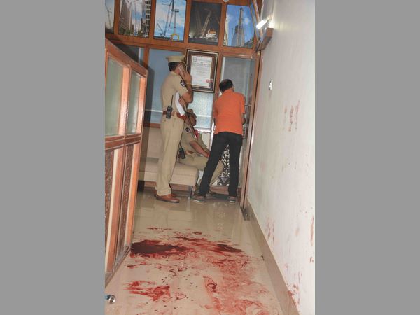 ఆసుపత్రికి తరలించి: