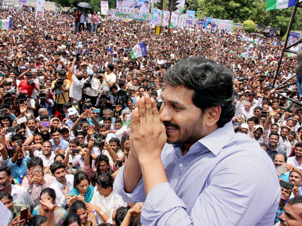 జగన్ పాదయాత్రలో.. జగన్ పాదయాత్రలో..