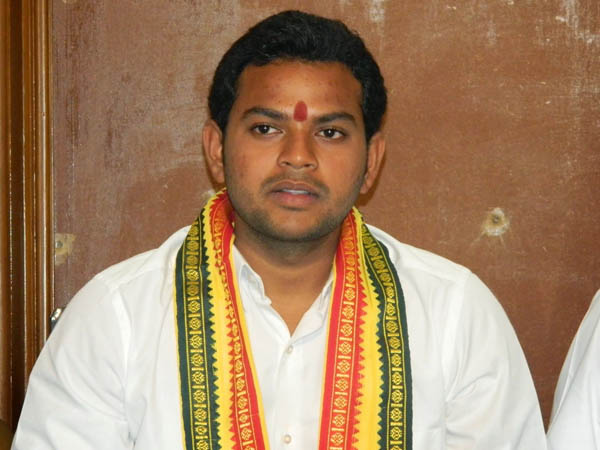 ఎంపీపై బహిరంగ విమర్శలు...