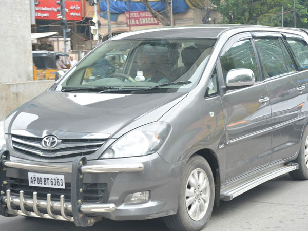 గోవా బీచ్, రేవ్ పార్టీలలో.. గోవా బీచ్, రేవ్ పార్టీలలో..