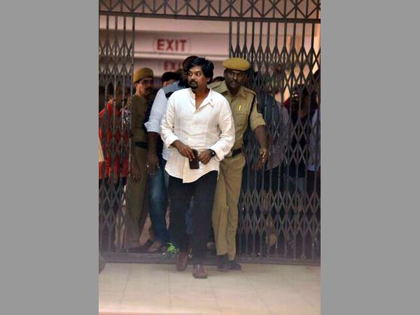 ప్రతి కదలిక చెప్పాలి..