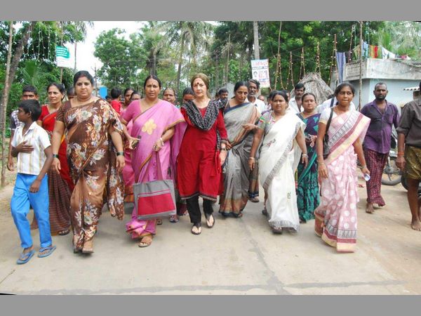 స్థానికుల నుంచి ఆక్వా పార్క్‌పై ఇలా నిరసన