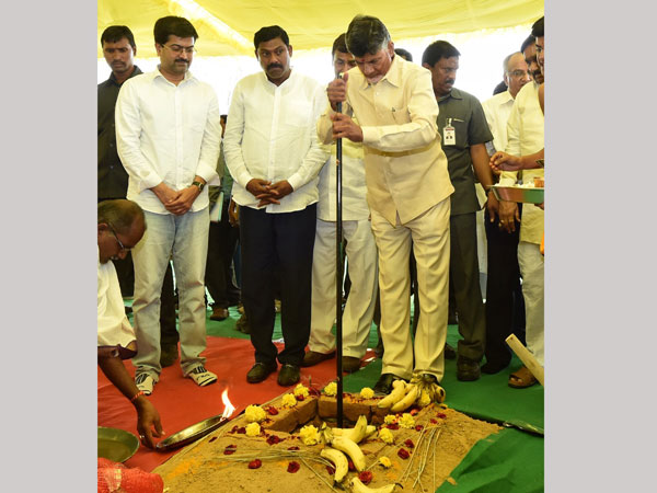 నంద్యాలలో పర్యటన