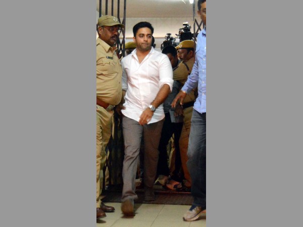 హీరోలు, హీరోయిన్లు.. కొత్త పేర్లు బయటపెట్టిన నవదీప్