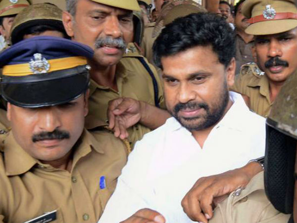 అభిమానులే ఆగ్రహంతో !