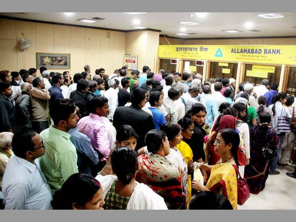 రైతుల డిపాజిట్ల చెల్లింపునకూ బ్యాంకర్ల కొర్రీలు ఇలా