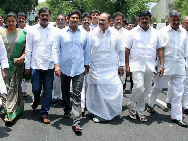 పాదయాత్రకు టానిక్
