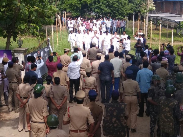 ఏడురోజులపాటు హౌస్ అరెస్ట్