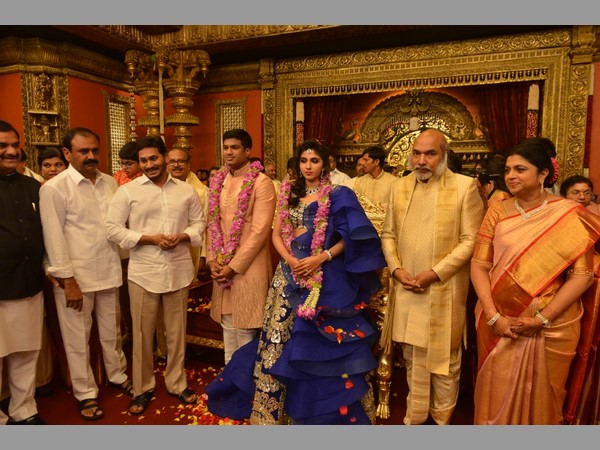 రేచస్‌తో సహరి వివాహం
