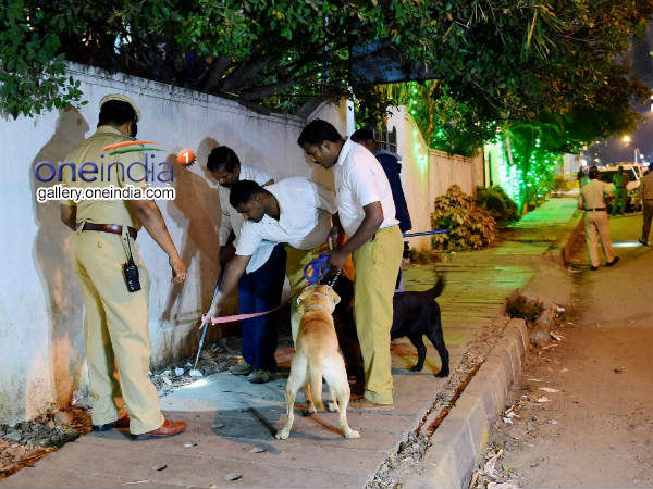 ఇంటి చుట్టే తిరిగిన శునకం: ఇంటి చుట్టే తిరిగిన శునకం: