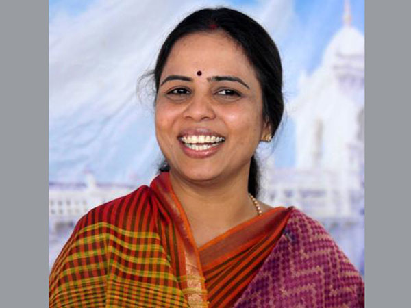 అమ్మను చూసి నేర్చుకొన్నా