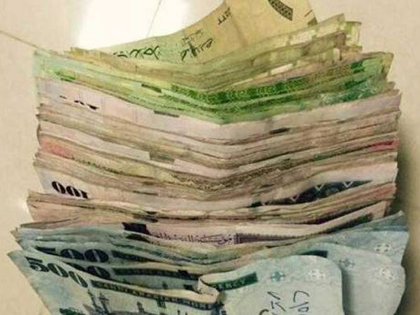 Family of 21 in five cars arrested for begging in Saudi Arabia Family of 21 in five cars arrested for begging in Saudi Arabia