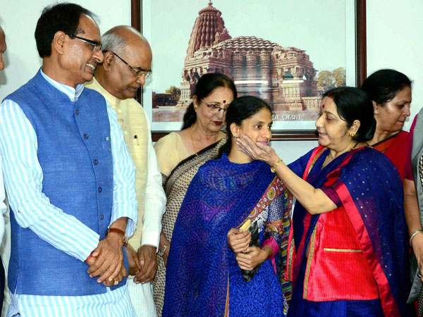 Geeta may marry soon, Shivraj will do kanyadaan, suggests Sushma Swaraj Geeta may marry soon, Shivraj will do kanyadaan, suggests Sushma Swaraj