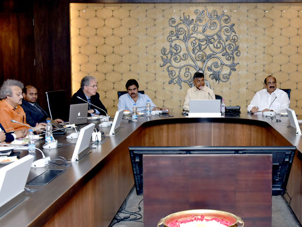 కలిసుంటేనే సమస్యల పరిష్కారమని!: