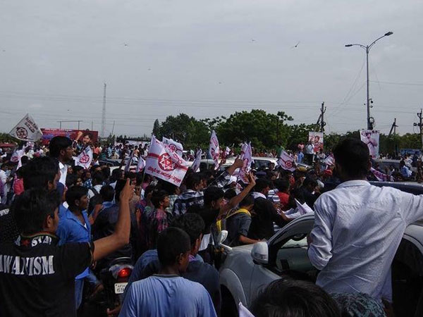 అసలైన రాజకీయ నాయకుడిగా..