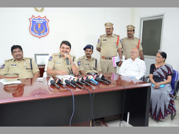 పోలీసులు పట్టేశారు...