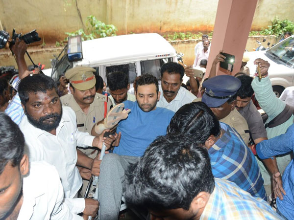 భార్య షిఫాలీ ద్వారా తెలిసిందన్న పోలీసులు