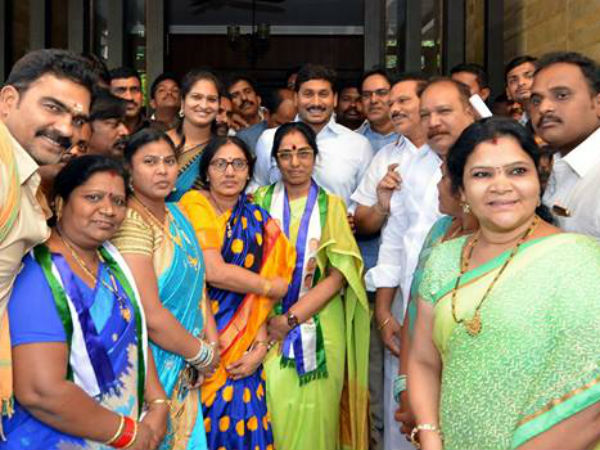 హోరెత్తిన జగన్ నినాదాలు