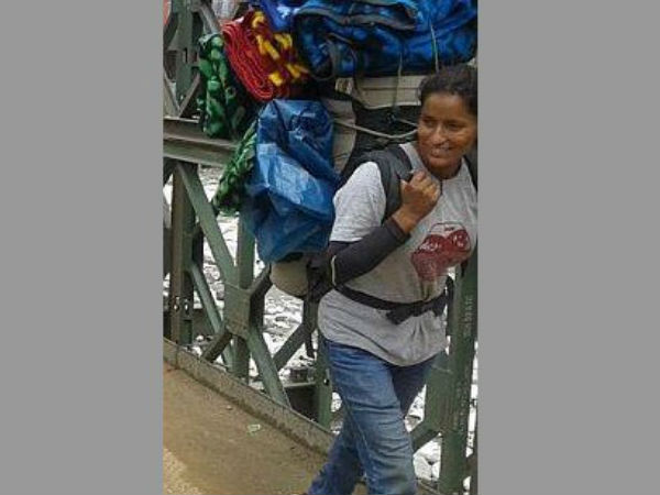 వీపుల మీద మోసుకుంటూ మరీ: