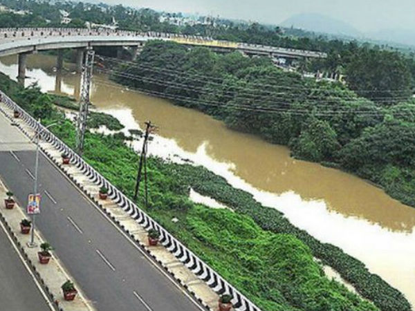 కుంచించుకు పోనున్న సర్వీస్ రోడ్డు