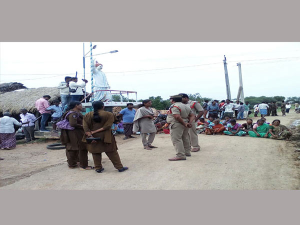 2014 నుంచి భూముల కబ్జాకు ఇలా యత్నం