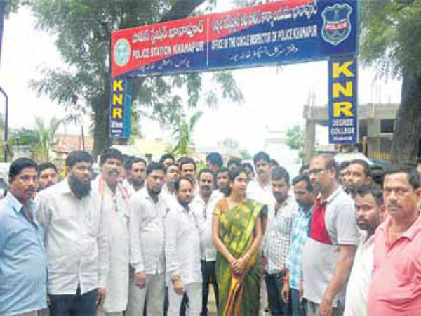 పోలీసులకు ఫిర్యాదు