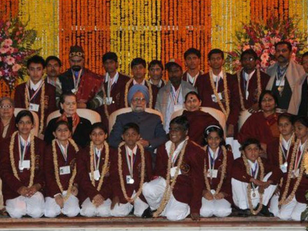 మిట్టల్‌ను కత్తితో తీవ్రంగా పొడిచి