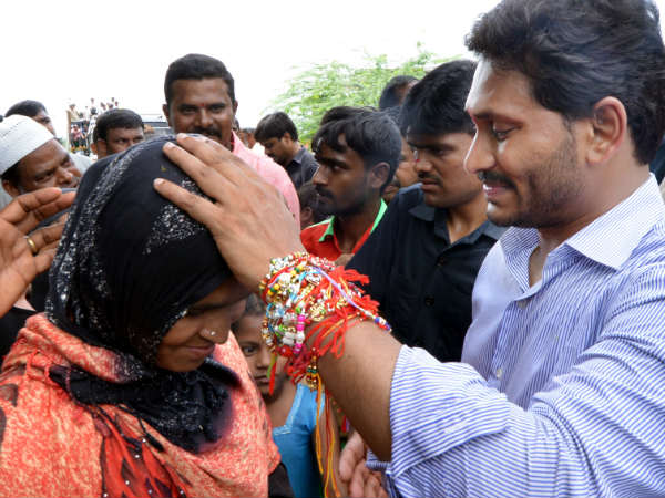 అక్కడ పట్టు కోసం