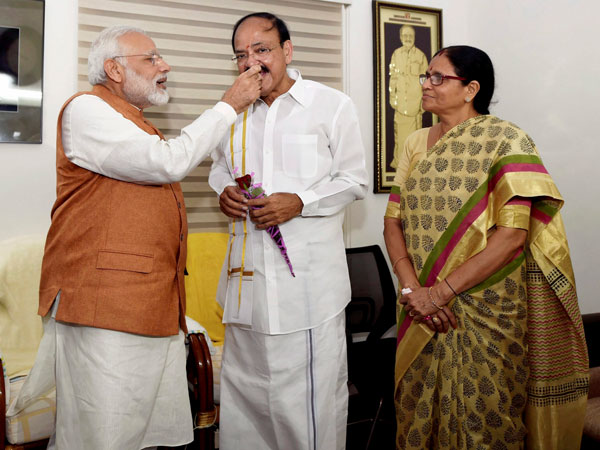 వెంకయ్యలా మాట్లాడటం ఎవరికీ సాధ్యం కాదు
