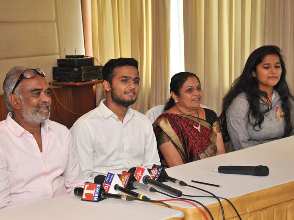 ఎక్కడికో తెలియకుండానే..