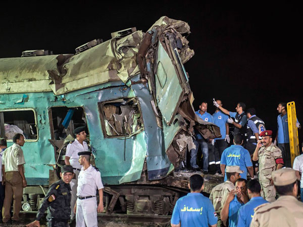 నుజ్జునుజ్జయిన బోగీలు