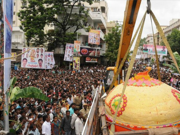 లడ్డూ ప్రసాదం దోపిడీ...