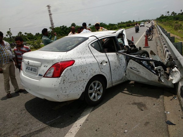 అతివేగమే.. అతివేగమే..